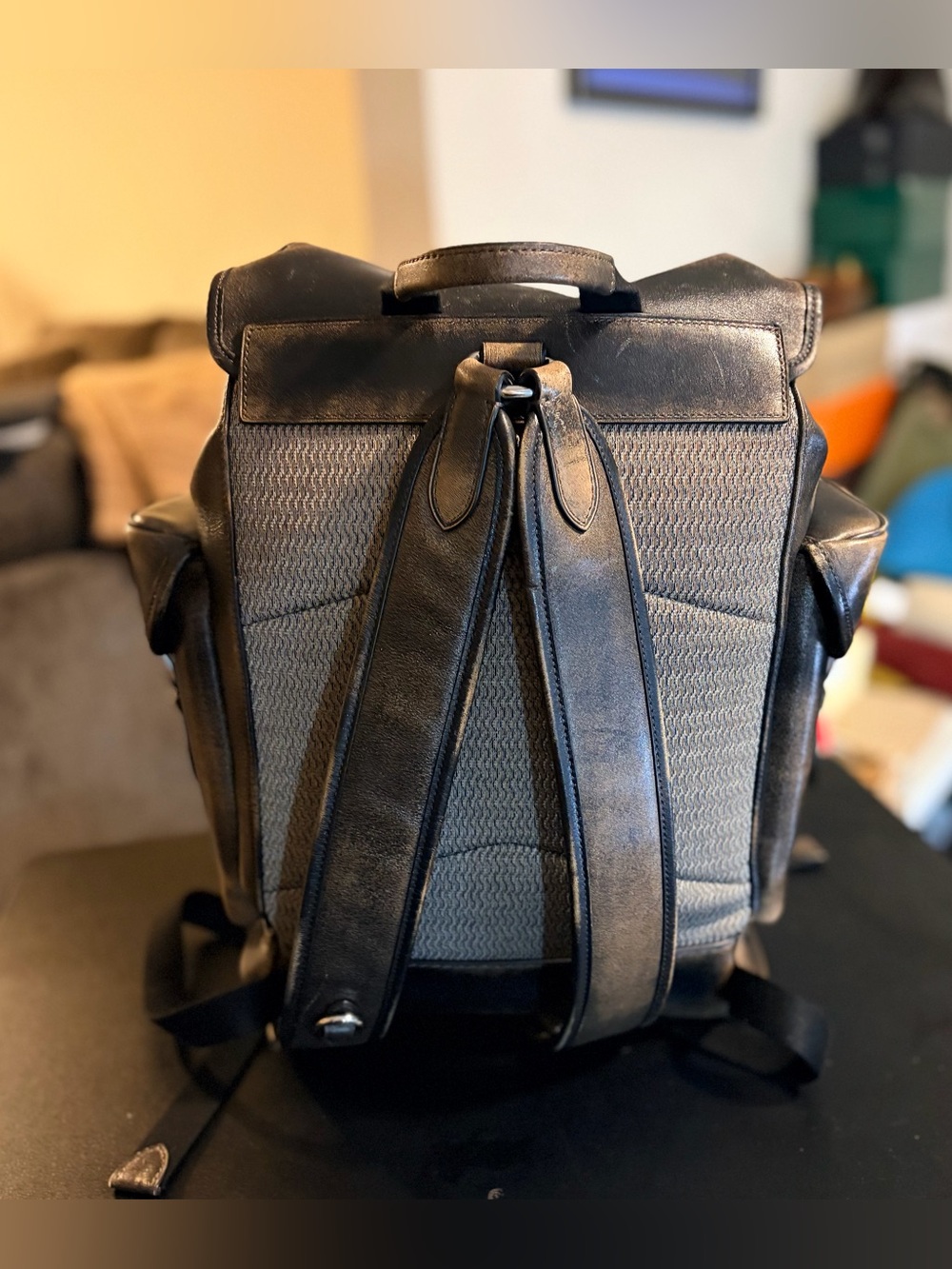 *pre-loved* COACH Hitch Backpack in Loved Leather - Picture 3 of 10